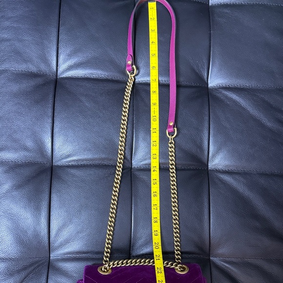 GUCCI Purple-Pinkish Velvet Gold Chain Shoulder/Crossbody Bag - Picture 13 of 16